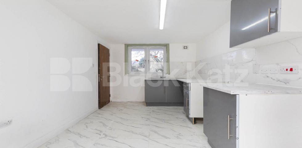 4 bedroom 4 bathroom house with large garden  Antill Road , Seven Sisters